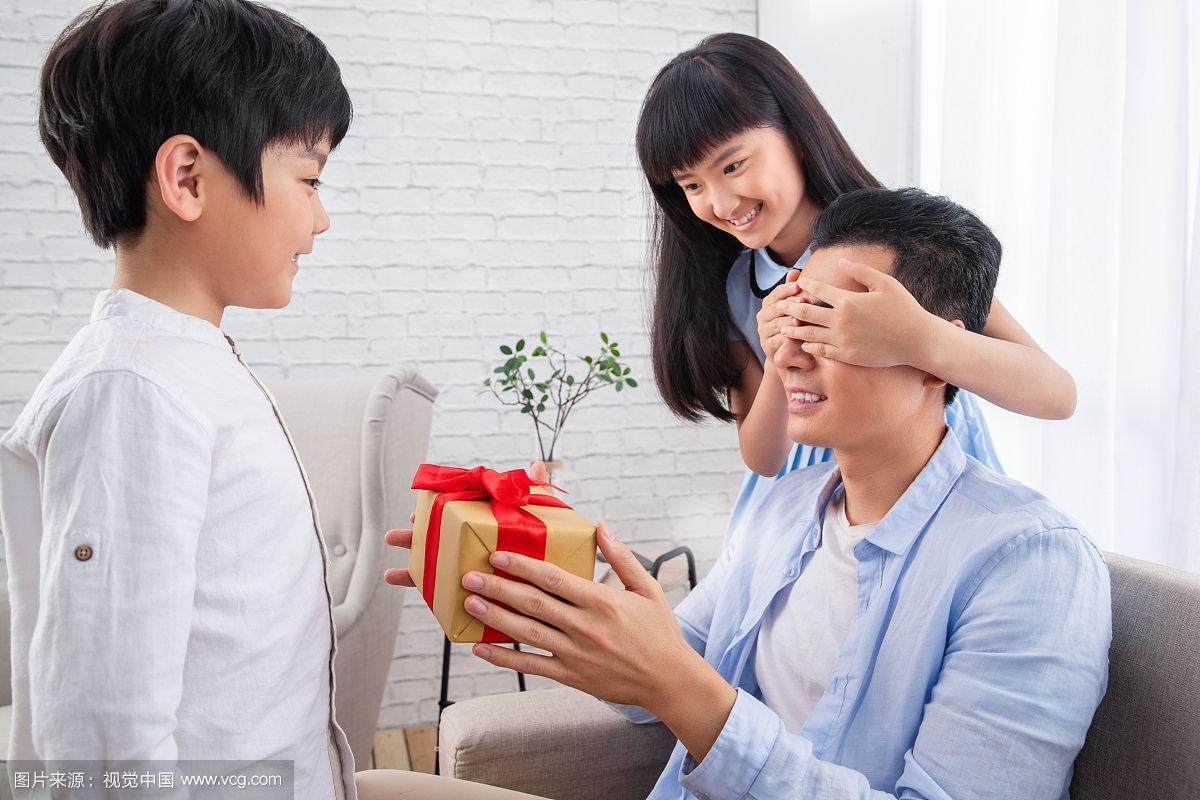 孩子给爸爸送什么礼物好,孩子给爸爸送什么礼物好呢