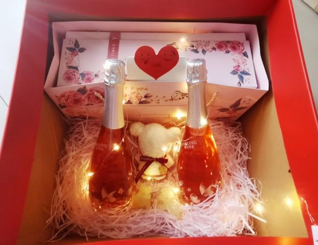 好闺蜜订婚送什么礼品,闺蜜订婚应该送什么花