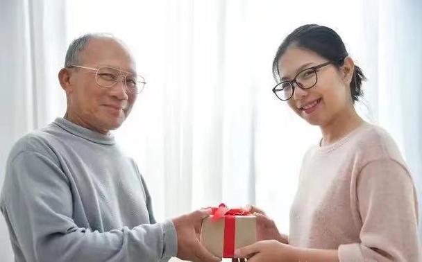 孩子上大学去送什么礼物,孩子上大学父母送好还是不好