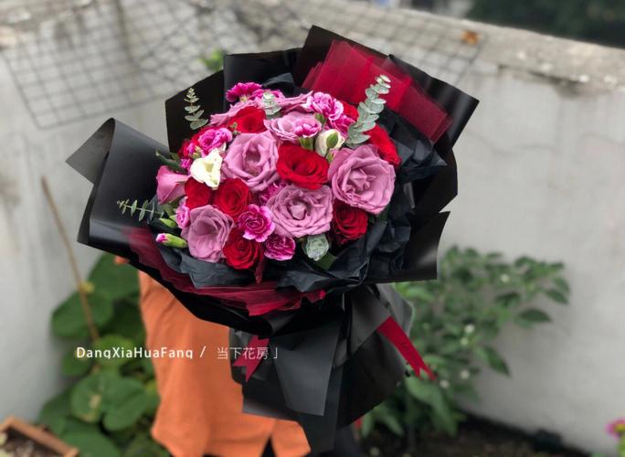 给20岁闺蜜送什么好,闺蜜送什么花合适