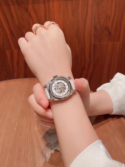 女孩子送手表是什么意思,女生送女生手表好吗
