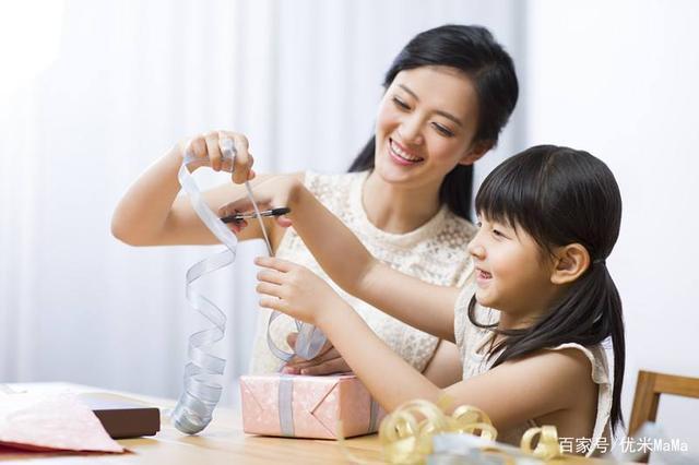朋友来孩子怎么送礼物,朋友送孩子送什么礼物比较好