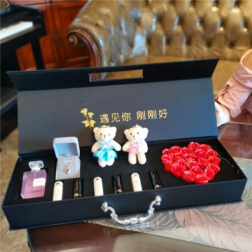 女孩子见面送什么,女友见面送什么