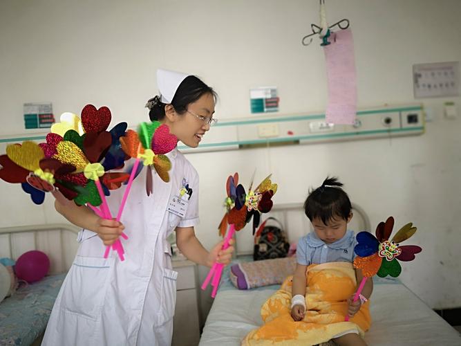 看望生病小孩子送什么好呢,小孩子生病送什么礼物合适