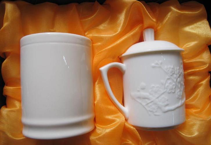 公司办公礼品,公司办公礼品瓷器杯子,有哪些实用的办公定制礼品可以说说吗?