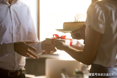 给领导的孩子送什么,给领导的孩子送什么吃的比较好