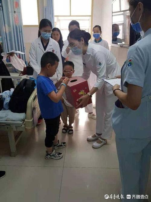 小孩子生病出院送什么礼物,生病出院的人适合送什么