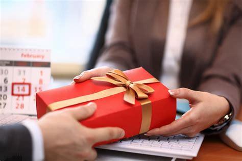 给客户送礼品该怎么说,给客户送礼品怎么说话术