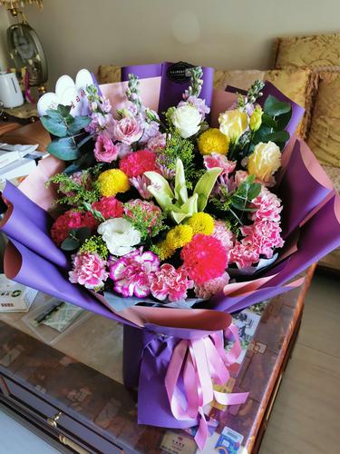 儿媳妇生孩子了送点什么,儿媳妇生孩子送什么花