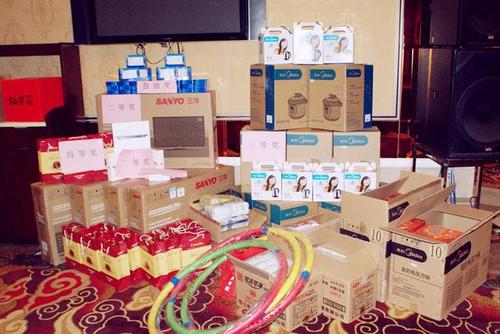 年终公司抽奖礼品,年终公司抽奖礼品有哪些,公司年会奖品都有什么啊?