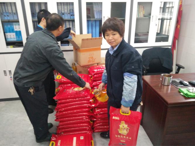 每年公司发礼品,,公司过年会发放礼品吗?
