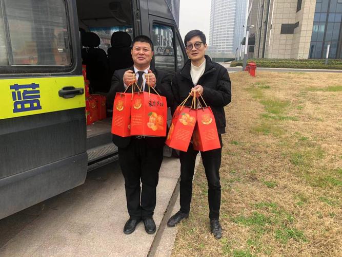 每年公司发礼品,,公司过年会发放礼品吗?