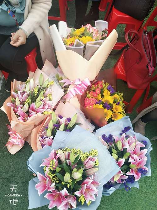 送女孩子成年礼送什么好，女孩子成年礼送什么花合适
