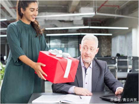 同个公司送礼,给其他公司送礼,一个公司怎么给两个人送礼?