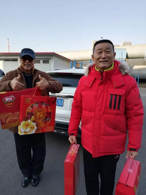 公司元旦有礼物吗,,公司发慰问品怎么发朋友圈?