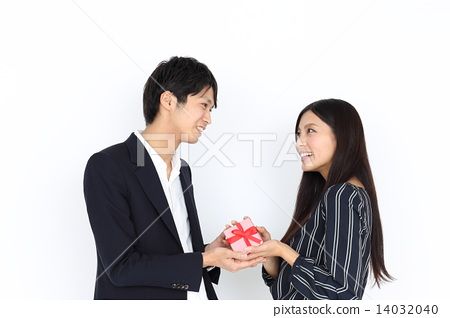 公司间互赠礼物,,如何互相赠送礼物?