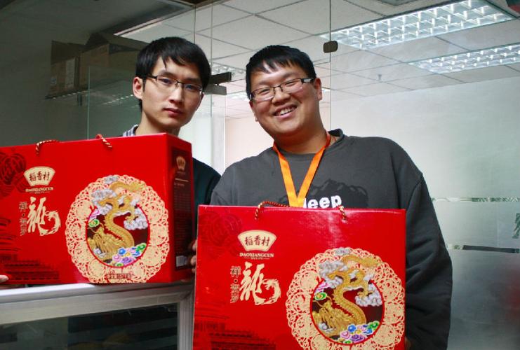 过年公司发员工礼品,过年公司发员工礼品合法吗,一般公司过年是发钱吗?