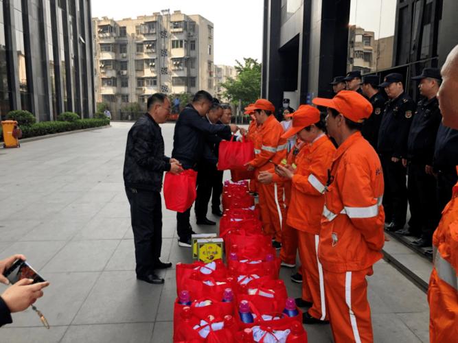 劳动节公司送礼,,劳动节送给环卫工人的礼物?