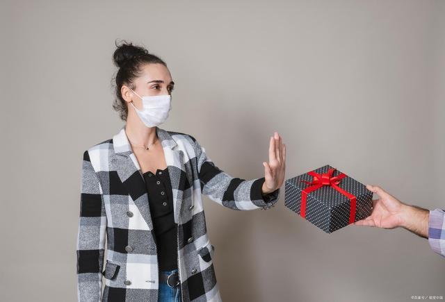 怎么拒绝客户送礼物,怎么拒绝客户送礼物的理由