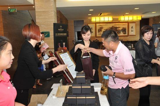 促销小礼品公司,促销小礼品公司名称,凭身份证手机免费领礼品是骗人的吗?