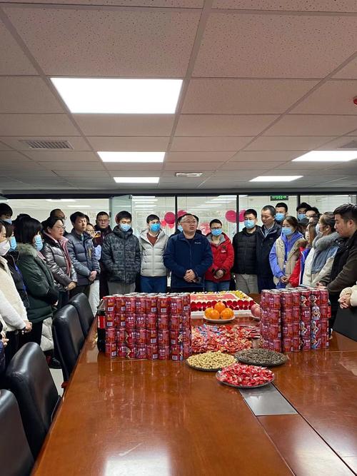 公司年终发电子礼物,,公司发放节日礼金节日还放假吗?