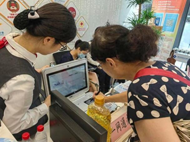 保险公司礼品申领，保险公司礼品申领流程，保险公司拿身份证领礼品安全吗？