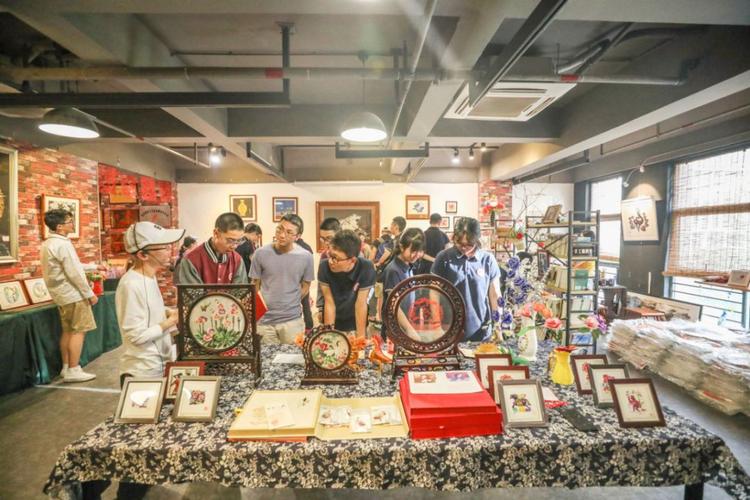 重庆做小礼品的公司,,重庆有哪些手工艺厂?