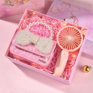 女孩子的店送什么好,女孩子的店送什么好呢