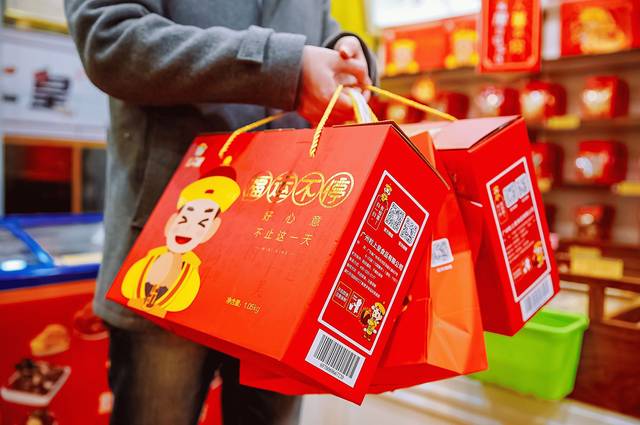 企业过年给客户送什么,过年送什么年货给客户