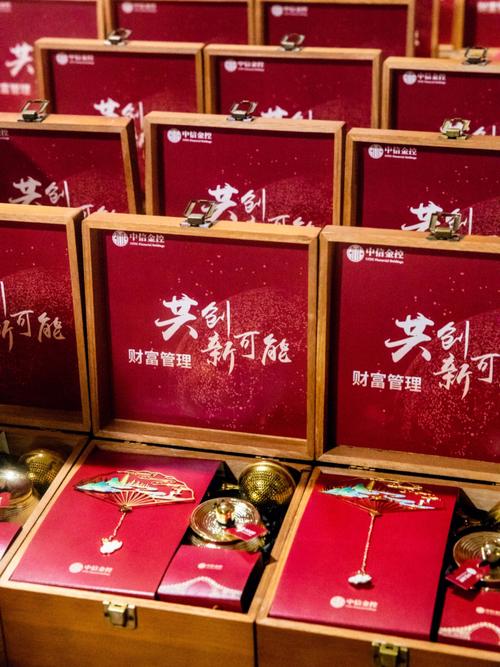 地产公司回馈业主礼品,地产公司回馈业主礼品文案,通知老客户来店里拿礼品说辞?