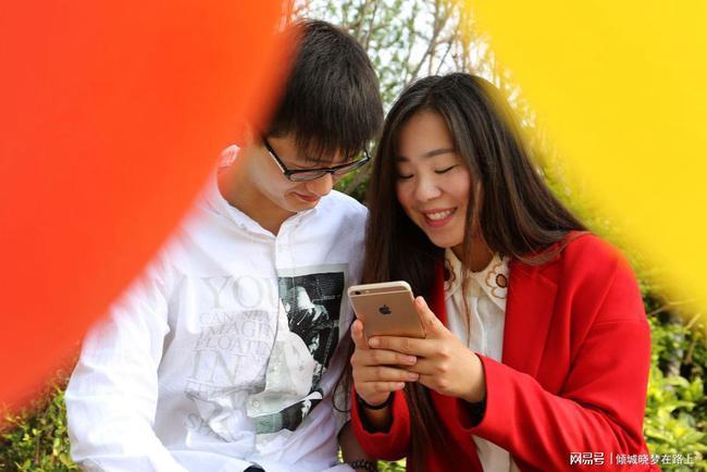 和女孩子相亲送什么好,和女孩子相亲第一次见面聊什么