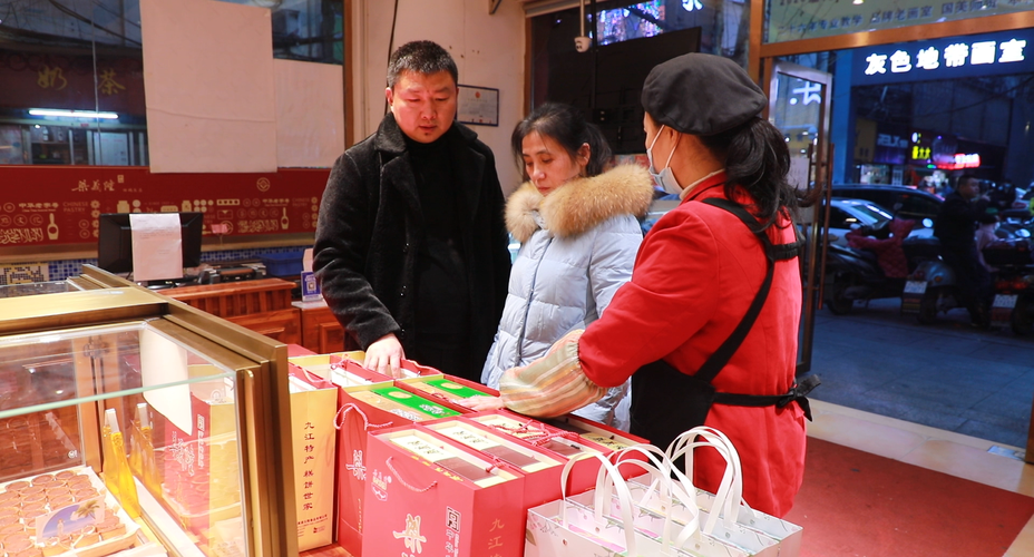 公司礼品帮同事领,,办公室同事给老家特产要不要?