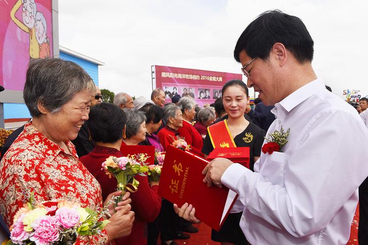 公司年会互赠礼物,年会互赠礼物送什么好,如何庆祝金婚50年?