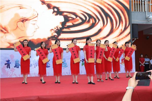 重庆青春礼品有限公司,,关于女儿学校举办14岁青春奠基仪式,家长该送什么有意义的礼物?