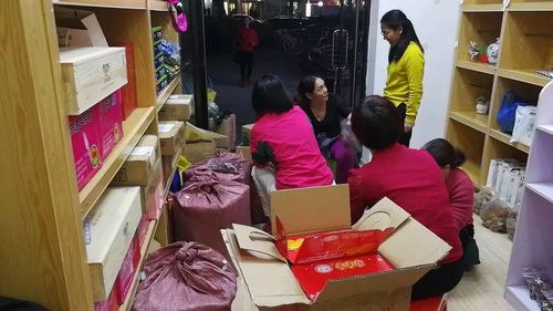 公司年会需要发礼品吗,,公司发放节日礼金节日还放假吗?