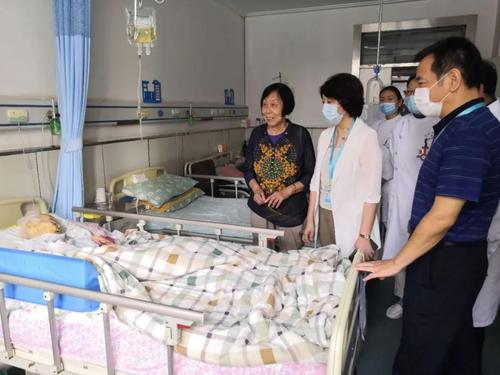 看望医院孩子送什么好呢，生孩子去医院看望带什么好