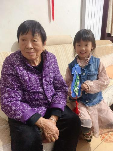 小孩子送什么礼物,小孩子送什么礼物给奶奶呢