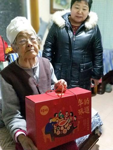 公司给我送些慰问的礼品,公司给我送些慰问的礼品怎么感谢,自己小孩出生买什么东西送给同事?
