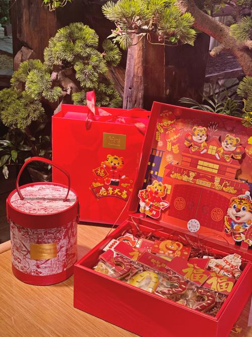 公司元旦礼物啥时候发,,单位发的新年礼物文案?