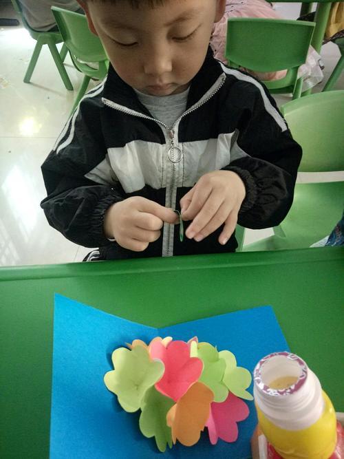 公司客户送小朋友礼物,,感谢幼儿园小朋友送的礼物的文案?