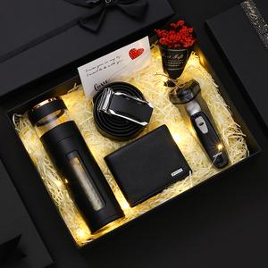公司男性员工生日礼物,,急急急,给45-50岁的男上司送生日礼物,送什么好呢?实用的?