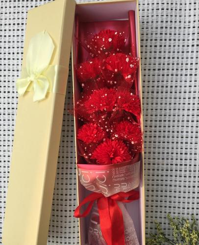 三八节公司的礼品,三八节公司的礼品和闺蜜的康乃馨怎么写,三八节创意礼物?
