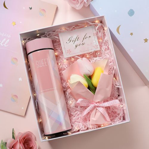 公司女同事过生日礼物,,上司送我生日礼物正常吗?
