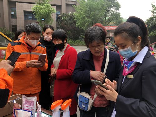 公司组织活动送小礼品,,拉人进群送东西文案怎么写?