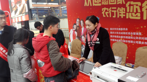 公司组织活动送小礼品,,拉人进群送东西文案怎么写?