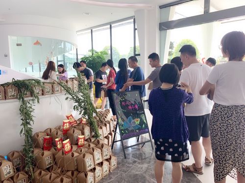 公司团队发礼品怎么拍,公司发礼品怎么拍照