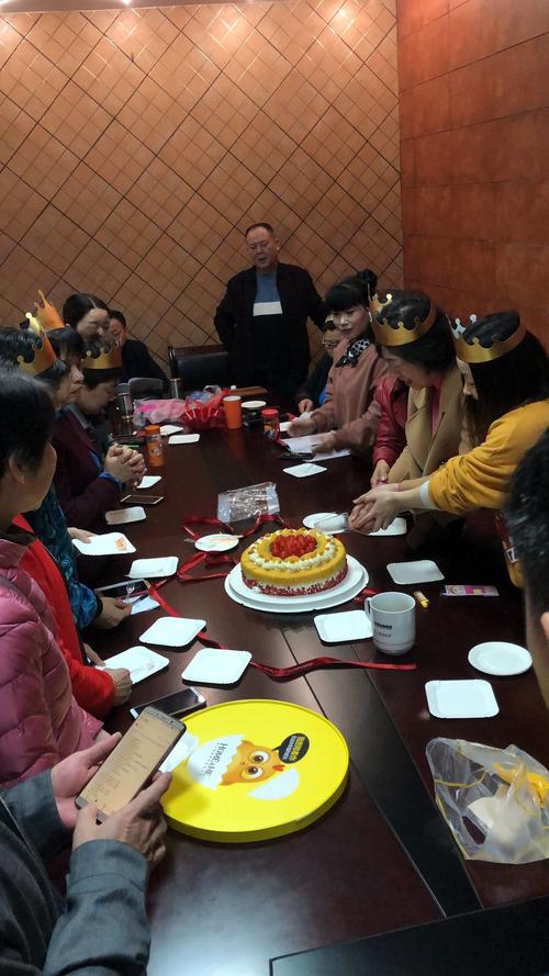 北京快乐生日礼品公司,,北京添麒教育考证靠谱吗?