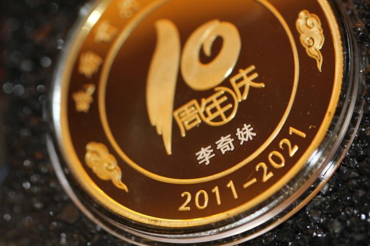 公司年会员工要送什么礼物，公司年会一般送什么纪念品