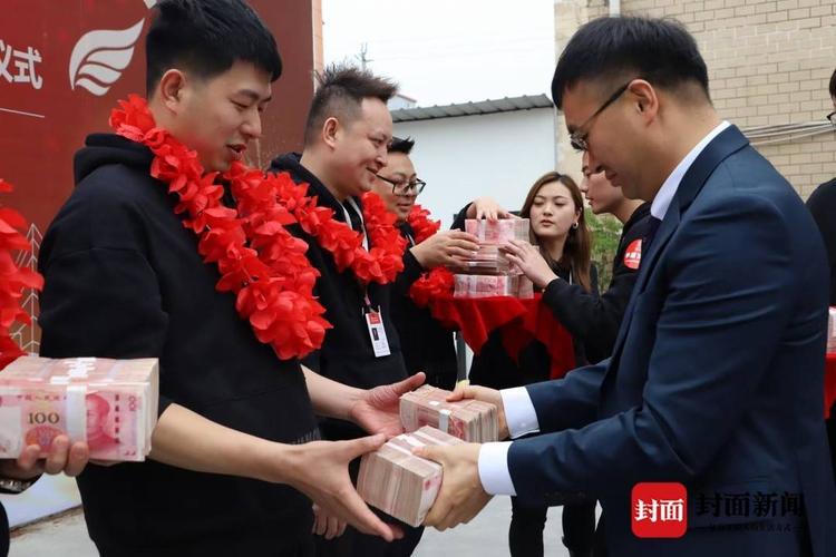 公司给员工鼓励的小礼品,,2022京东年终奖金发放标准?