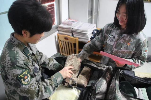 女孩子当兵送什么礼物,女生当兵能带什么东西去部队